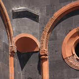 113 odnawianie kamiennych dekoracji rzeżbiarskich po trzesieniu ziemii